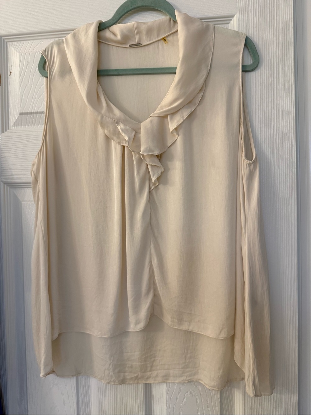 Elie Tahari Cream Sleeveless Ruffle V-Neck Blouse